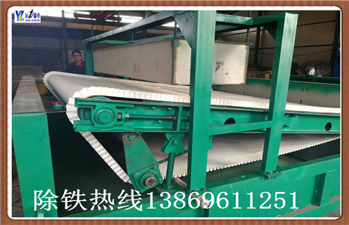 CT干式爱游戏ayx官方网页-爱游戏(中国) 强永磁滚筒 爱游戏ayx官方网页-爱游戏(中国) 干选磁选滚筒6018,好用的永磁筒式爱游戏ayx官方网页-爱游戏(中国),远力生产的永磁筒式爱游戏ayx官方网页-爱游戏(中国)适用于冶金矿山,矿山加工等企事业单位和个人用户,用于选择磁性矿物微粒,或者去除非磁性矿物混合磁性矿物. 　　1.永磁体筒式爱游戏ayx官方网页-爱游戏(中国)的表面磁场强度远高于普通永磁体爱游戏ayx官方网页-爱游戏(中国)的表面磁场强度.易于操作,管理和维护,并且在各种爱游戏ayx官方网页-爱游戏(中国)中使用时具有明显的节能和省电性能.永磁筒式爱游戏ayx官方网页-爱游戏(中国)的磁筒可以配备三种槽,即半逆流槽(CTB),下游槽  (CTS)和逆流槽(CTN),以满足不同的分选要求.