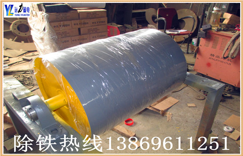 2.此碎钢爱游戏ayx官方网页-爱游戏(中国)永磁筒体机身通过特殊设计,不易堵塞材料,运行材料.通过半逆流类型.  　　3..有两种左右传输模式.  　　4.永磁体辊面橡胶采用直接硫化代替粘接,硫化层采用高耐磨橡胶,厚度4mm,用2-3年,粘接强度为3.5MPa.  　　5.场强,磁场深度,加工能力大  　　6.结构简单,容量大;操作简单,维护方便.